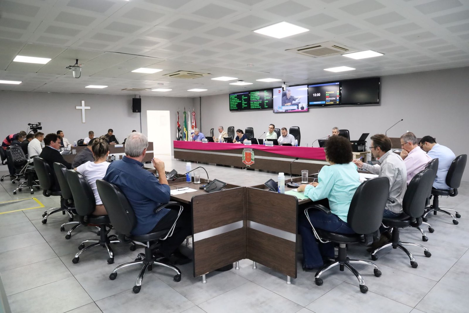 Vereadores aprovam cinco projetos durante sessão ordinária da Câmara 17/09 1 231017Sessao