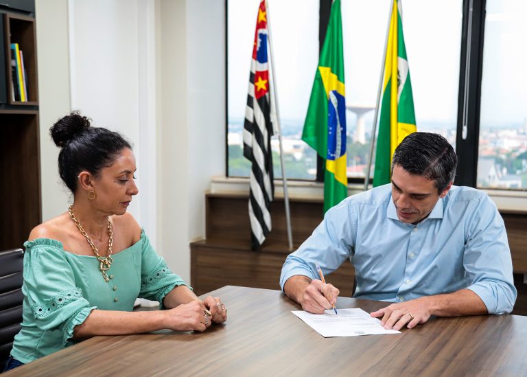 Assinatura Lei - Imprensa