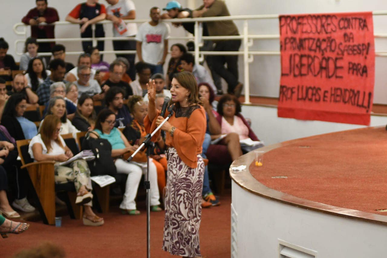 11-12-23-A deputada estadual Professora Bebel durante reunião do Conselho Estadual de Representantes da Apepesp, no último sábado