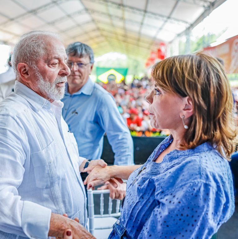 19-12-23-O presidente Lula em encontro com a deputada piracicabana Professora Bebel, no último sábado, em São Paulo