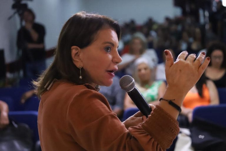 11-01-24-A deputada piracicabana Professora Bebel que é pré-candidata à prefeita, trará para a disputa toda experiência acumulada nos mais de 35 anos de vida pública