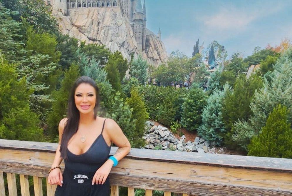 Rainha de bateria da Pérola Negra, Ana Itikawa retorna de férias com foco no carnaval 1 Ana Itikawa em férias (1)