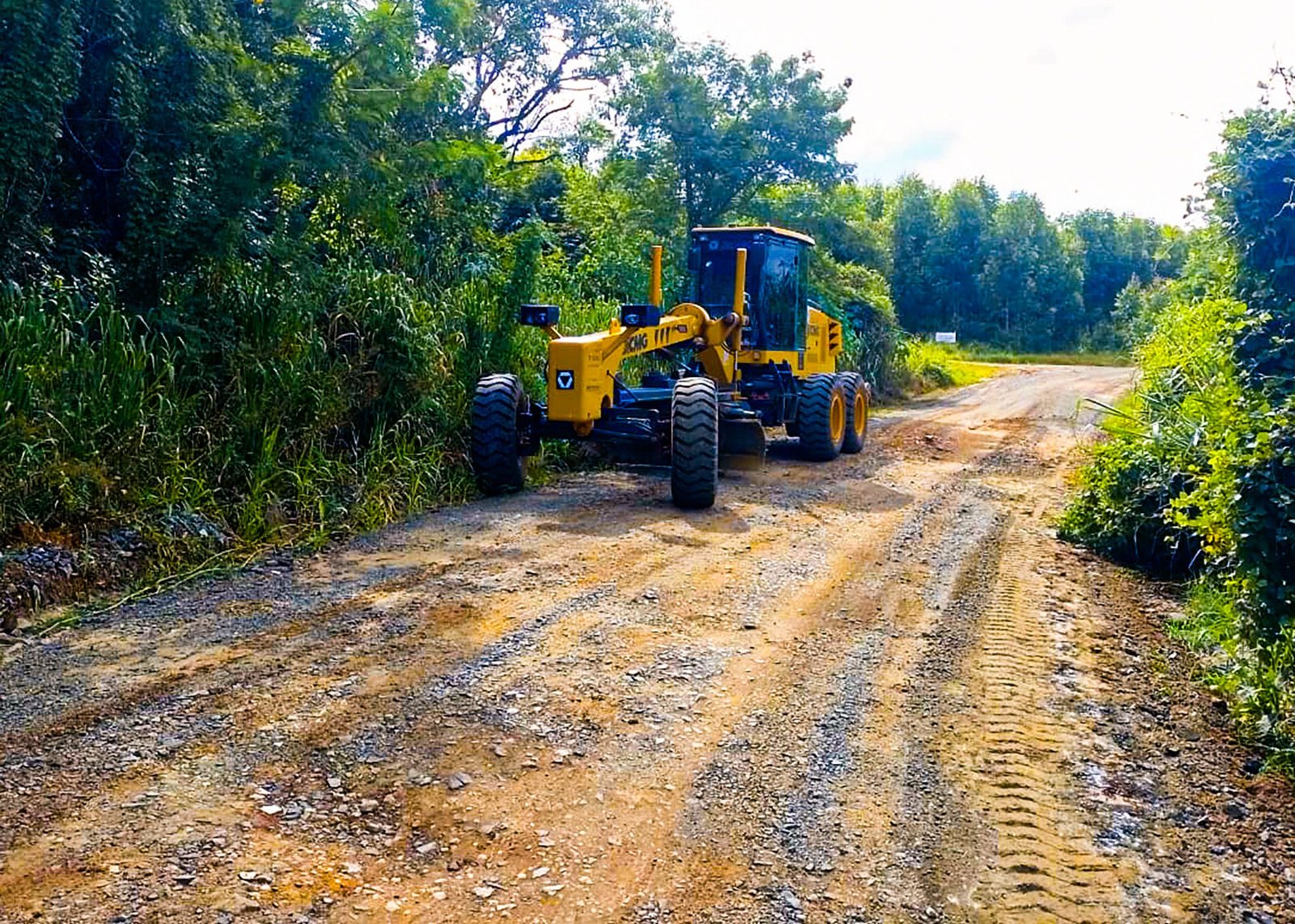 Santa Bárbara segue com os serviços de zeladoria em diversos bairros 1 zeladoria 03 imprensa
