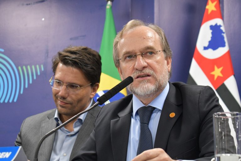 Deputado Dalben e Rafael Benini ao fundo