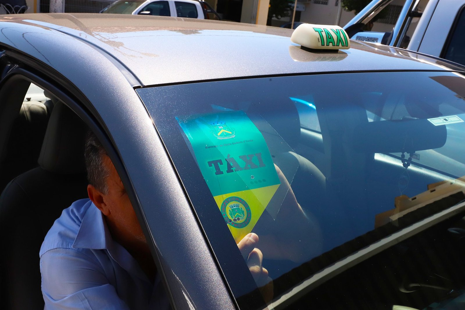 Segue recadastramento de taxistas em Santa Bárbara 1 alvara taxi 04 imprensa