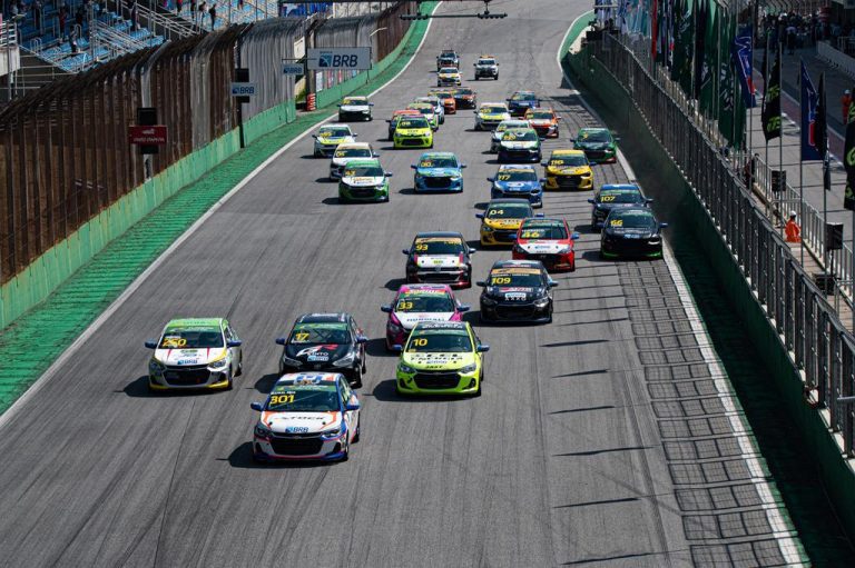 Turismo Nacional reúne mais de 30 carros na etapa Sprint de Interlagos (Rafa Catelan/Vicar)