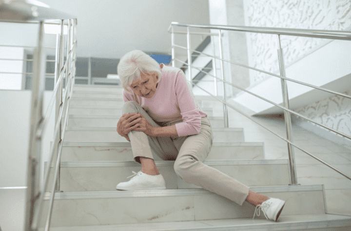 Estratégias para Prevenção de Quedas em Idosos TeleHelp