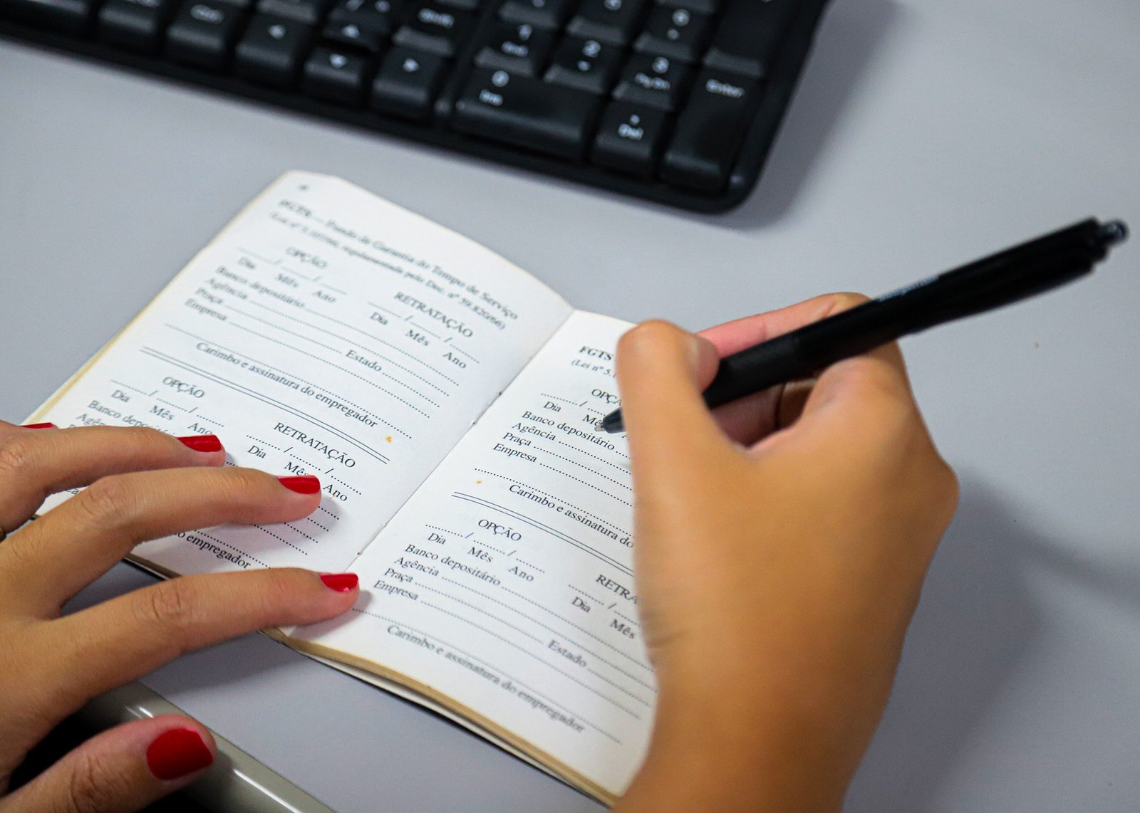 Emprego: 845 vagas disponíveis no Desenvolve Santa Bárbara a partir de segunda 1 carteira de trabalho 06 imprensa