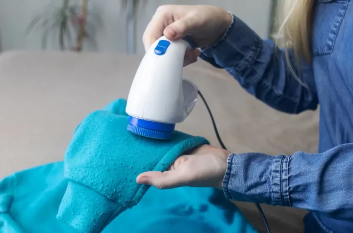 Como tirar as bolinhas das roupas