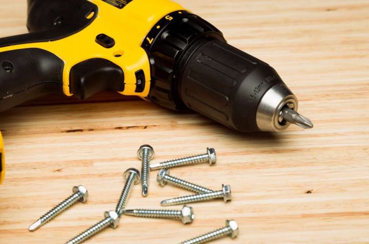 Como usar uma furadeira