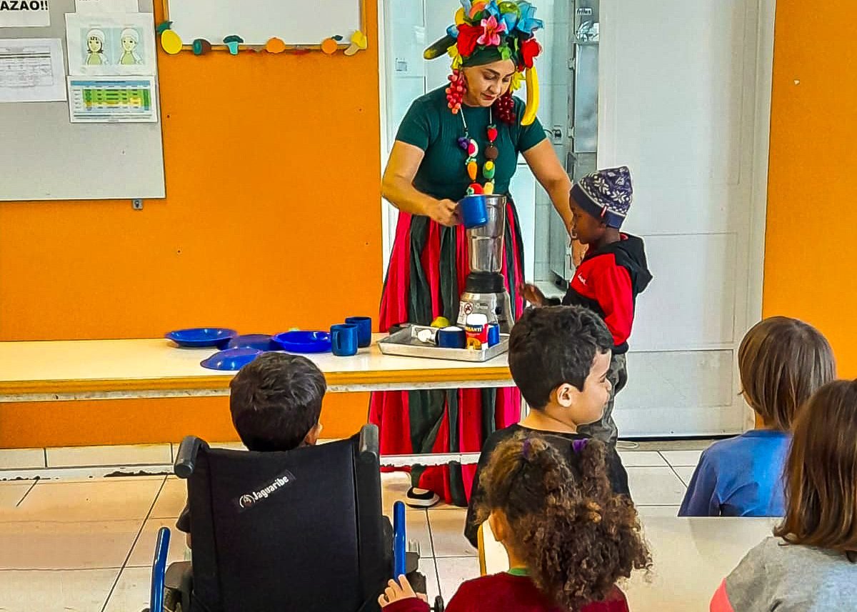 Dona Frutela 04 - imprensa