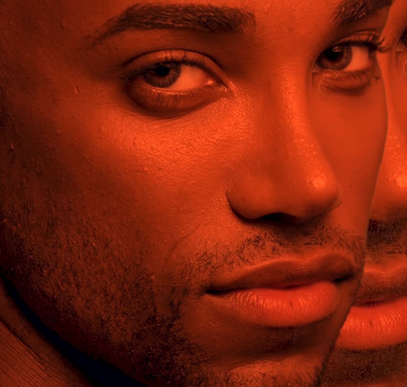 O multiartista hispânico brasileiro, Oldd Simão, estreia no musical “Burlesqueria” no Teatro Café Pequeno 1 IMG-20240930-WA0202