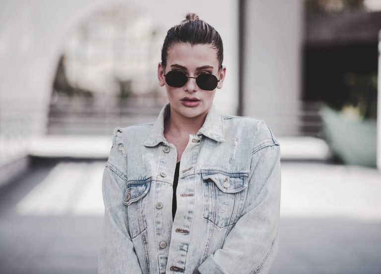 jaqueta jeans ao sobretudo