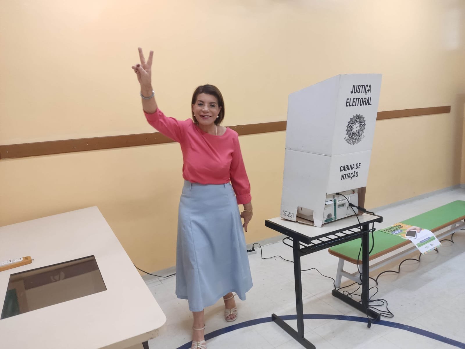 07-10-24-A Professora Bebel, candidata a prefeita pela Federação Brasil da Esperança, que ficou em quarto lugar, votou no Colégio Piracicabano, na tarde de domingo
