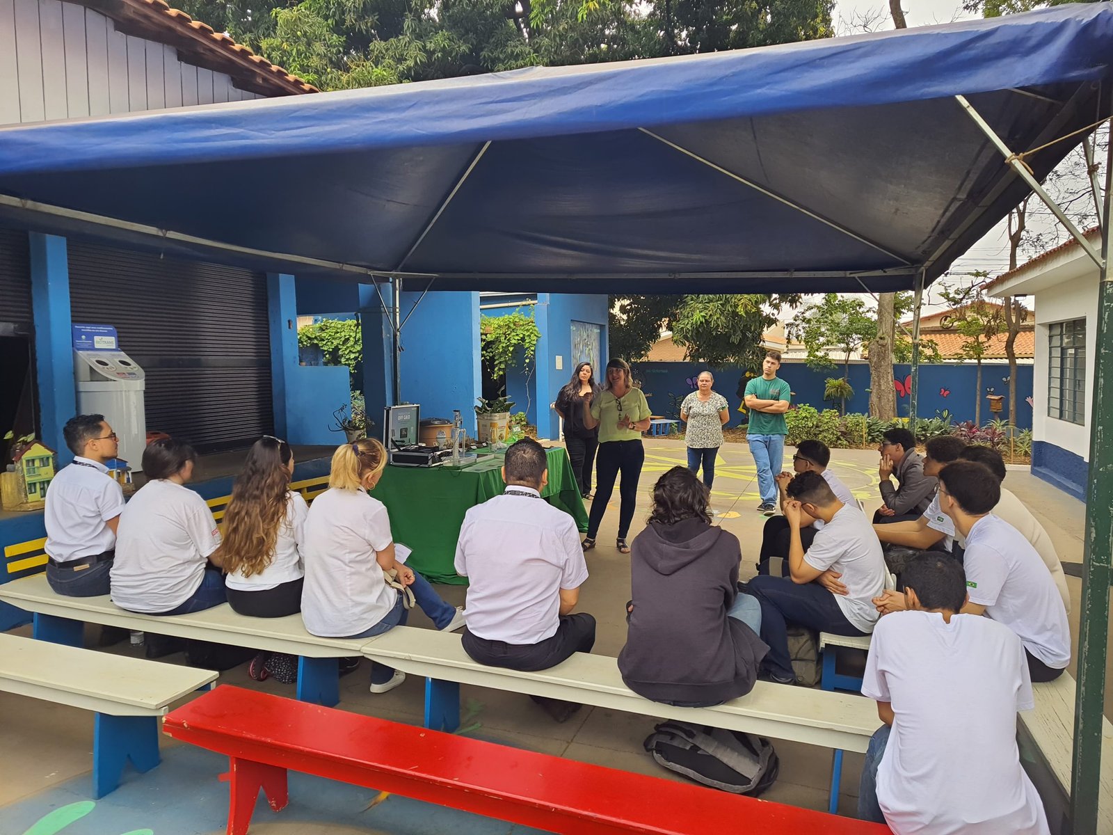 Prefeitura realiza ação ambiental com alunos do Senai