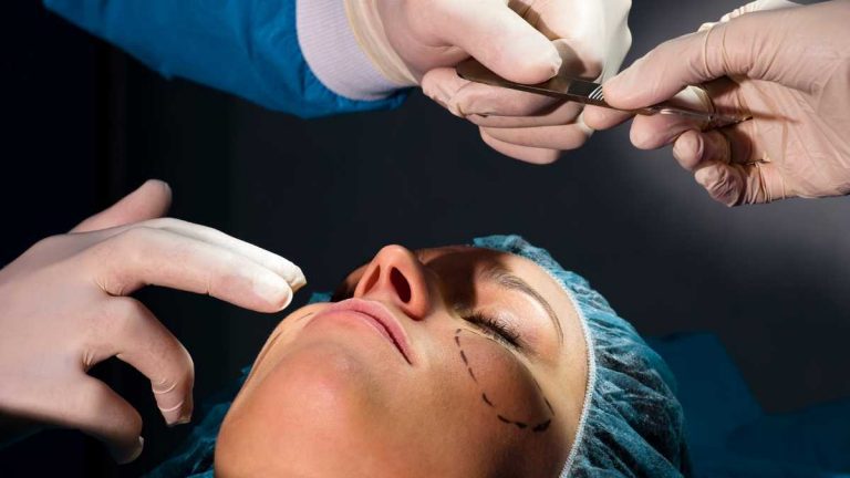 Como funciona a cirurgia plástica para brasileiros residentes no exterior