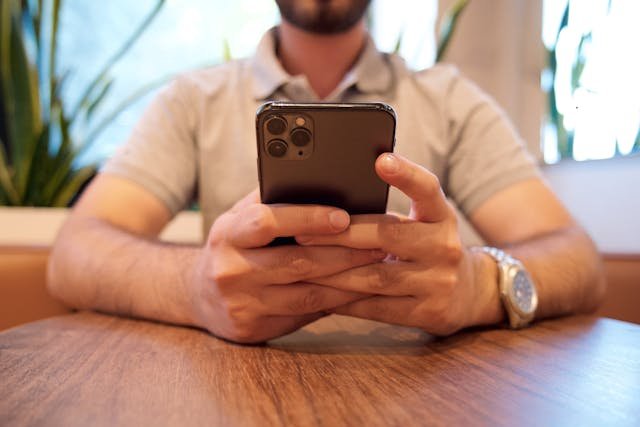 Impactos Tecnológicos Vício em aplicativos e jogos - Imagem Pexels-Foto de Iam Hogir