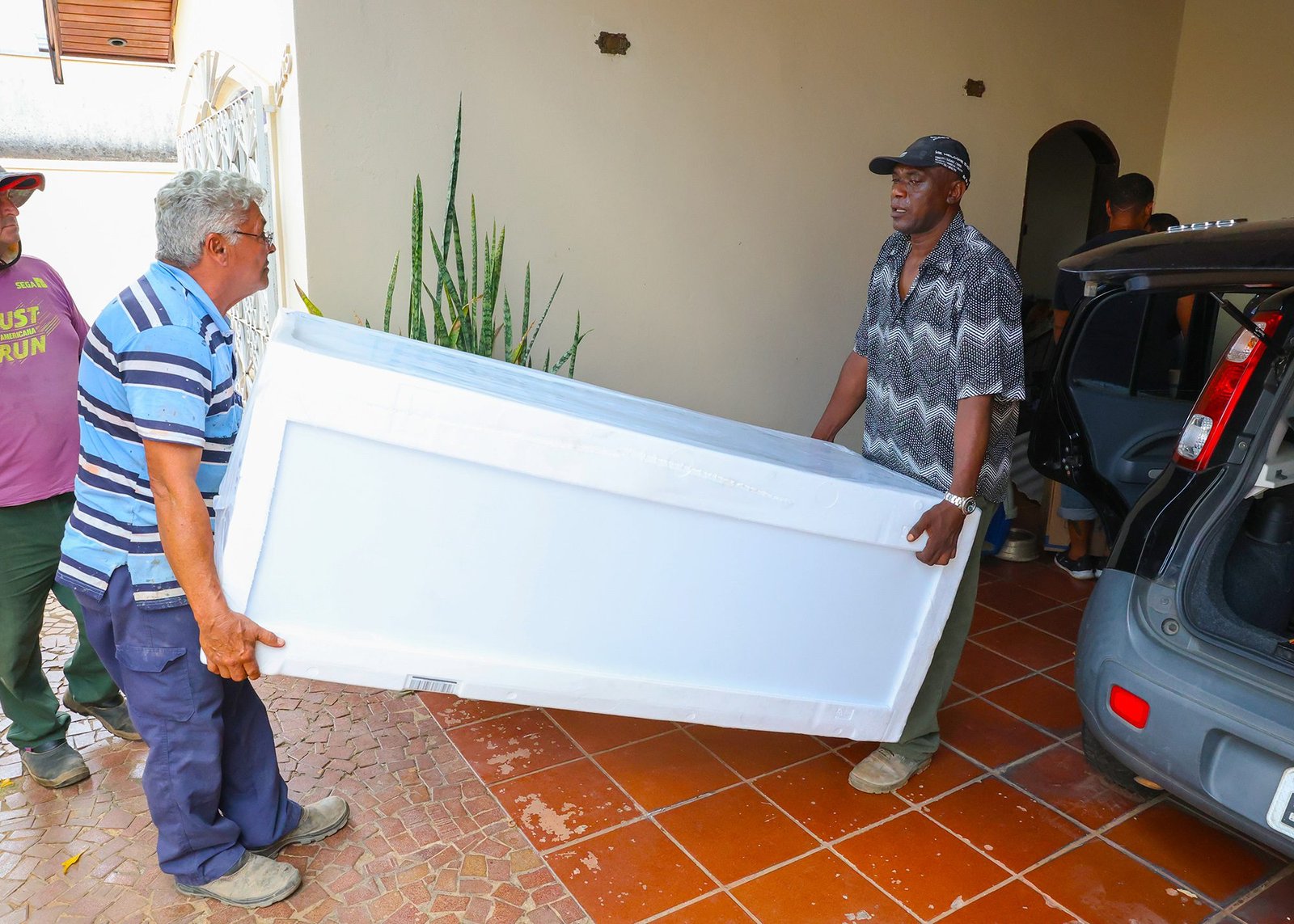 entrega geladeira e fogao 01 imprensa