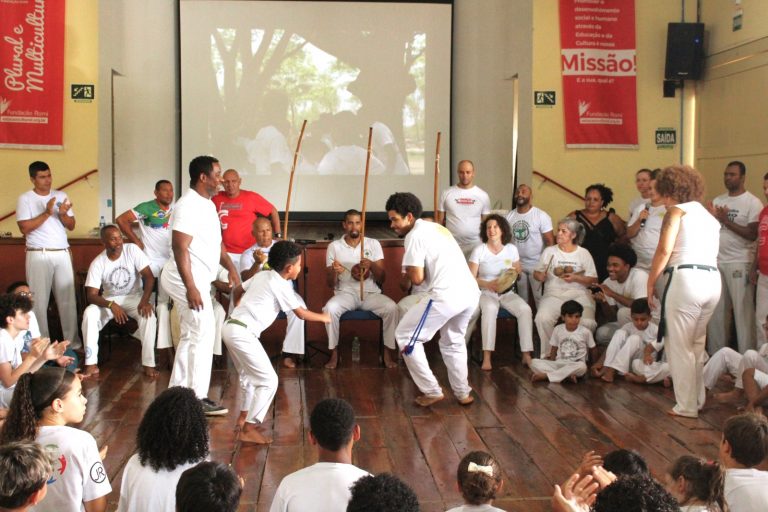 CAPOEIRA NA ESTAÇÃO
