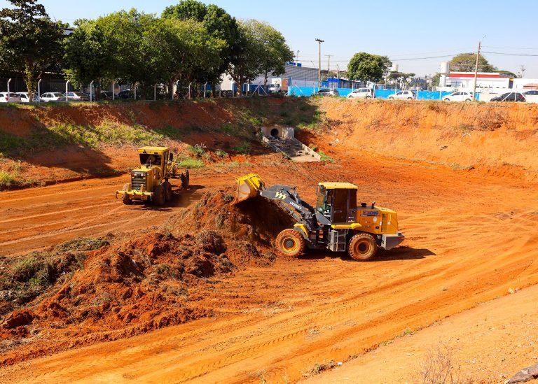 Prefeitura de Santa Bárbara realiza limpeza no piscinão do São Fernando e intensifica ações de zeladoria 1 limpeza piscinao sao fernando 01