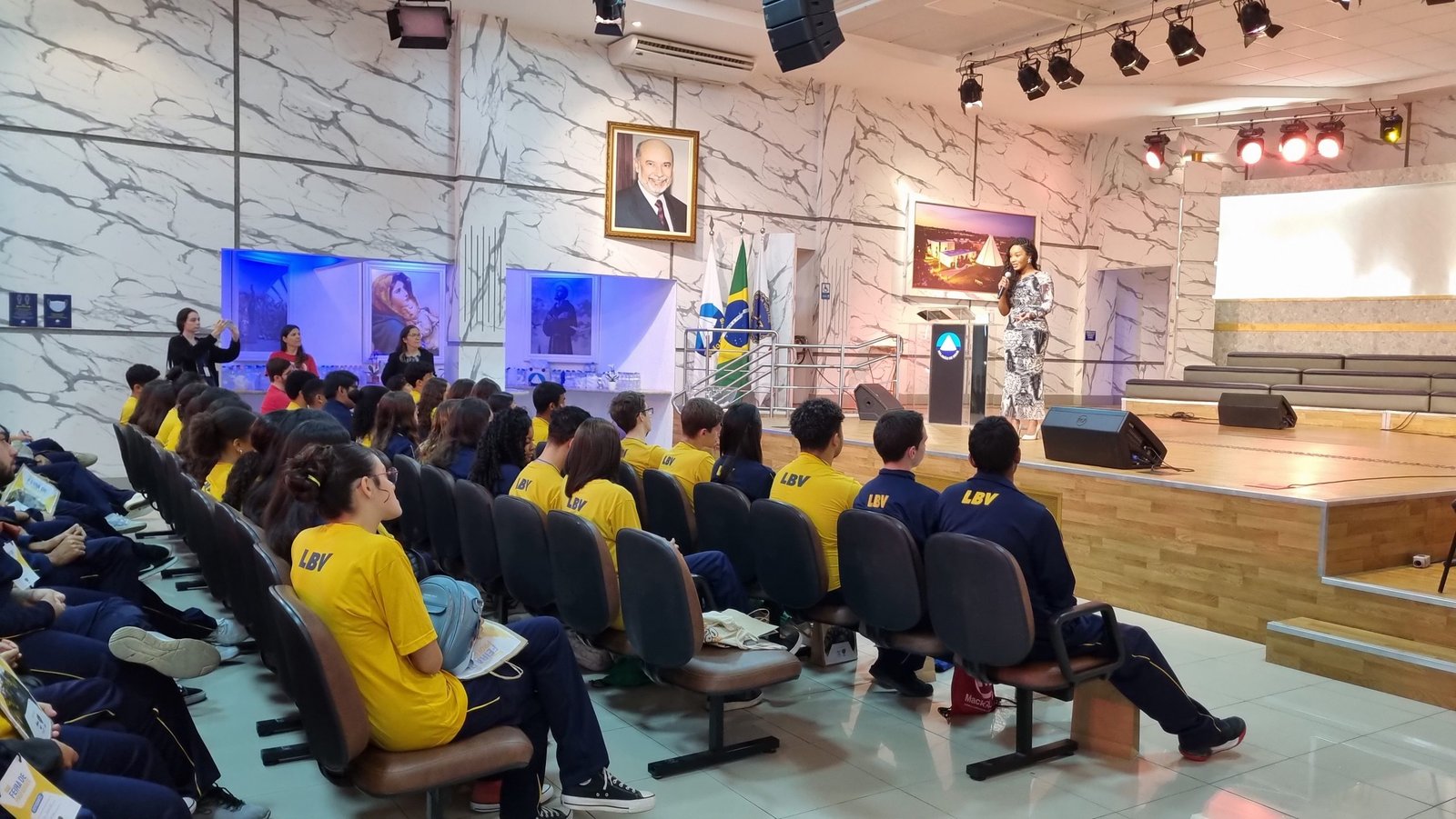 De aluna a atriz nas principais plataformas de streaming