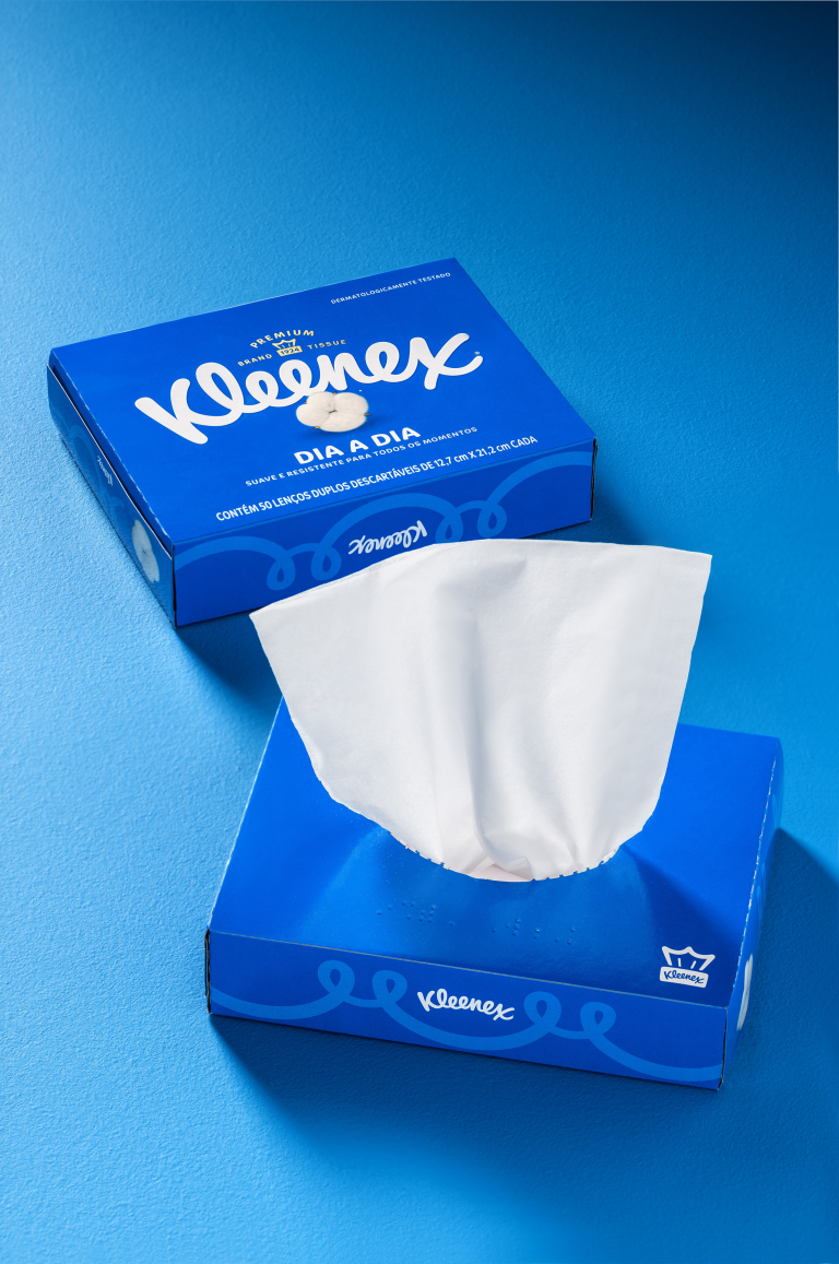 UNBC_-2024_-Kleenex_-Lenço_-Fundo-azul.- Foto - TooSpoiled