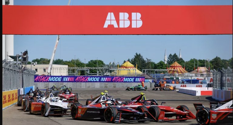 Fórmula E/Divulgação Carros GEN3 Evo no E-Prix de Berlim de 2025