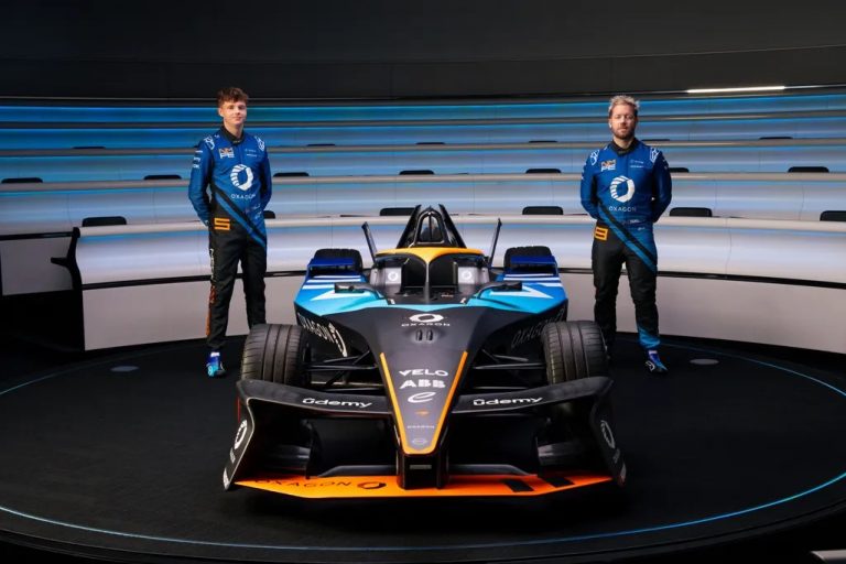 NEOM McLaren/Divulgação McLaren mescla o laranja “papaia” original com azul e branco para última rodada da temporada