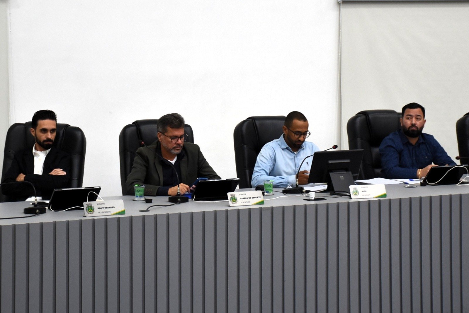 O dia em que a câmara barbarense se ajoelhou diante do Executivo 1 mesa diretora