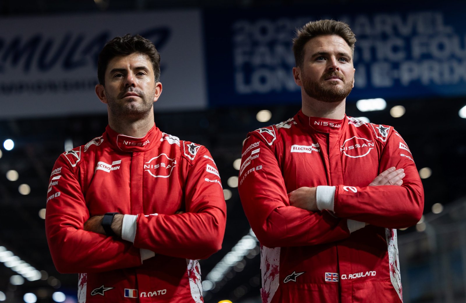 Nissan/Divulgação Nato (esquerda) e Rowland, de macacão vermelho, na prévia do E-Prix de Londres, que encerrou Temporada 11