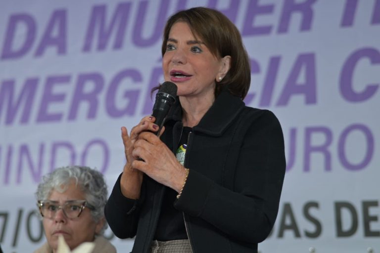 04-09-25-A deputada estadual Professora Bebel que liderou movimento na região que barrou os pedágios na SP-304