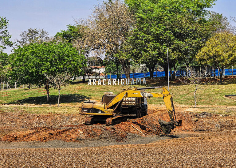 Desassoreamento Lagoa Pq Araçariguama 10