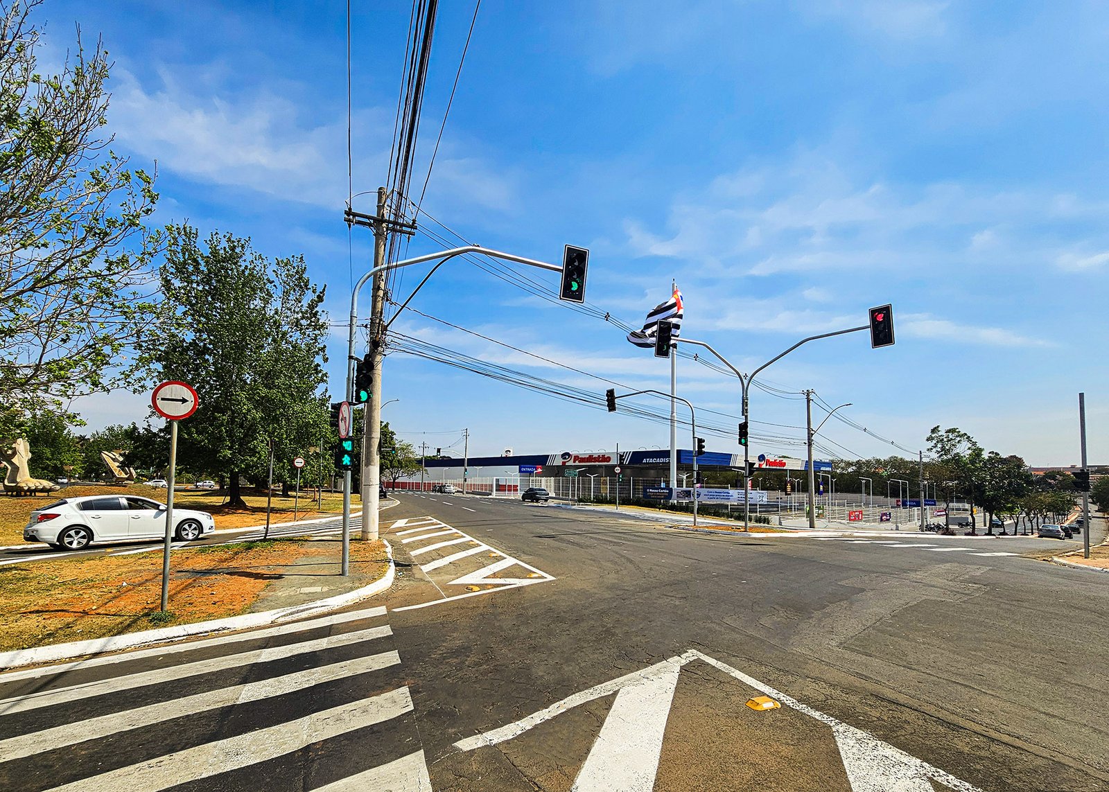 Semáforos no cruzamento das avenidas dos Bandeirantes e Pérola Byington entram em operação 1 Semáforos Paulistão 02