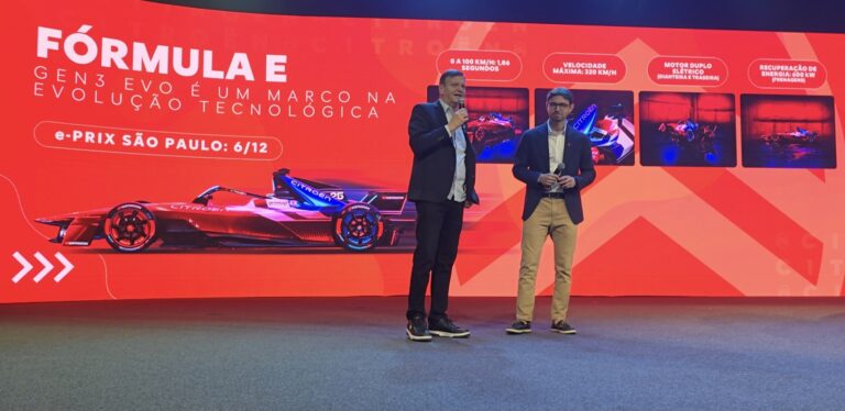 Eugenio Augusto Brito/DiversaCom/Textual/Fórmula E Ao lado do narrador Sérgio Maurício (Band), vice-presidente da Citroën Felipe Daemon anuncia estreia da Citroën Racing na Fórmula E
