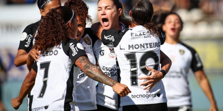 Corinthians encara Gotham na semi do 1º Mundial de clubes
