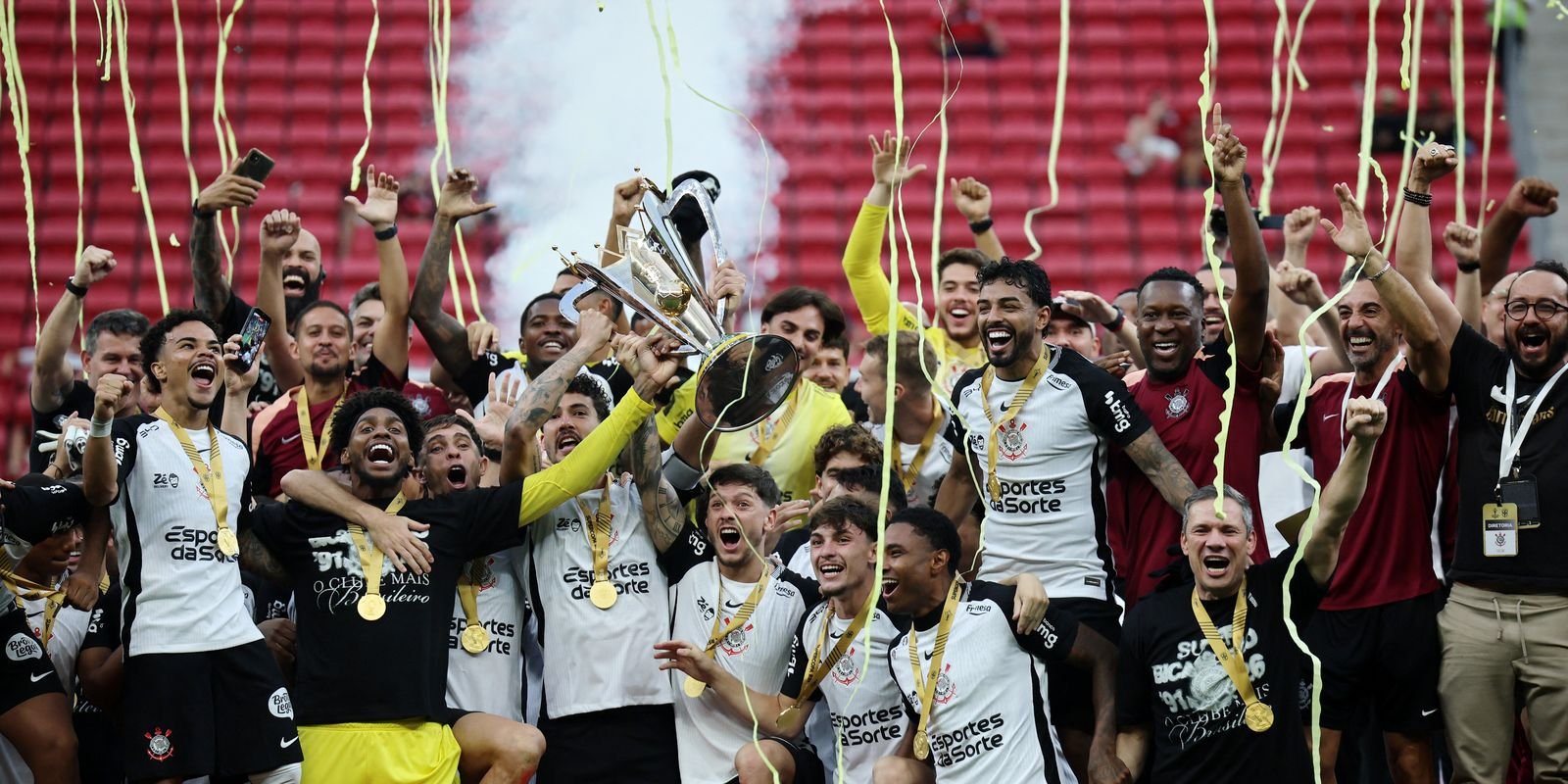 Corinthians vence Flamengo e é bicampeão da Supercopa Rei