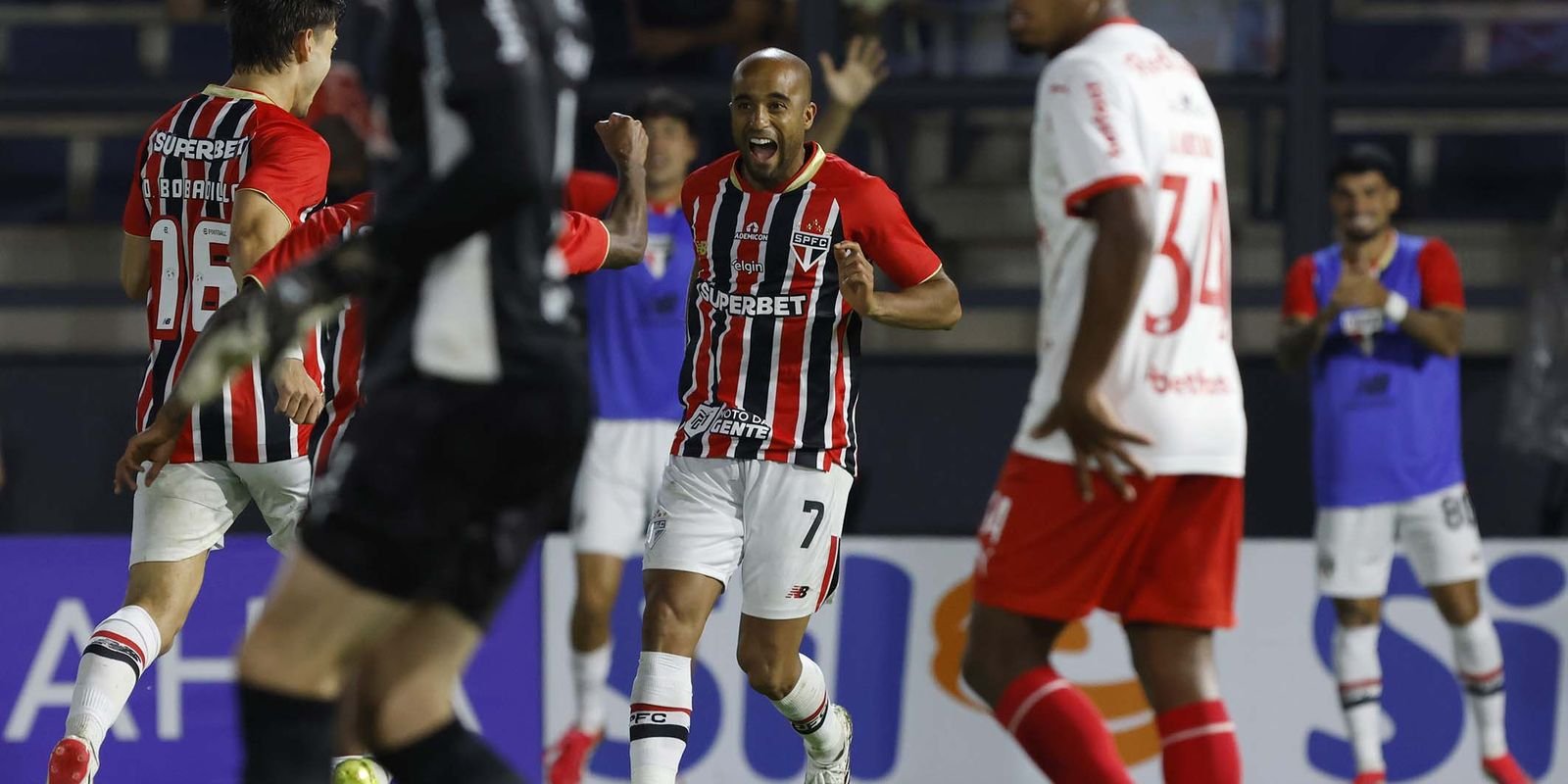 São Paulo e Palmeiras se garantem nas semis do Campeonato Paulista 1 São Paulo e Palmeiras se garantem nas semis do Campeonato