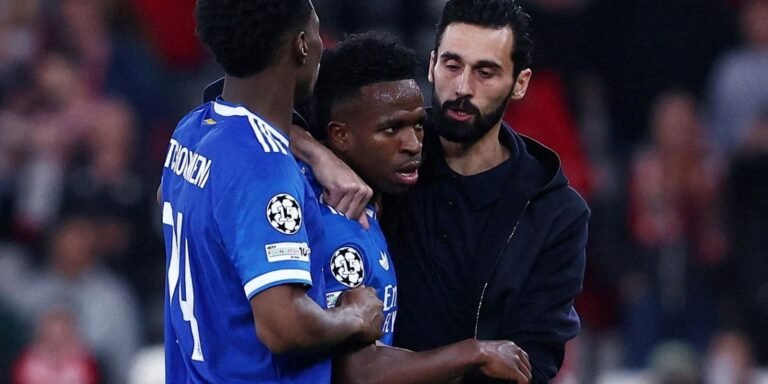 Vini Jr marca golaço e denuncia caso de racismo em