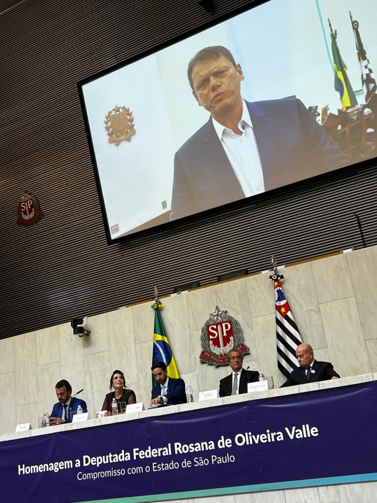 Com afagos de Tarcísio, Derrite e Valdemar, Rosana Valle recebe maior honraria da Alesp 2 10