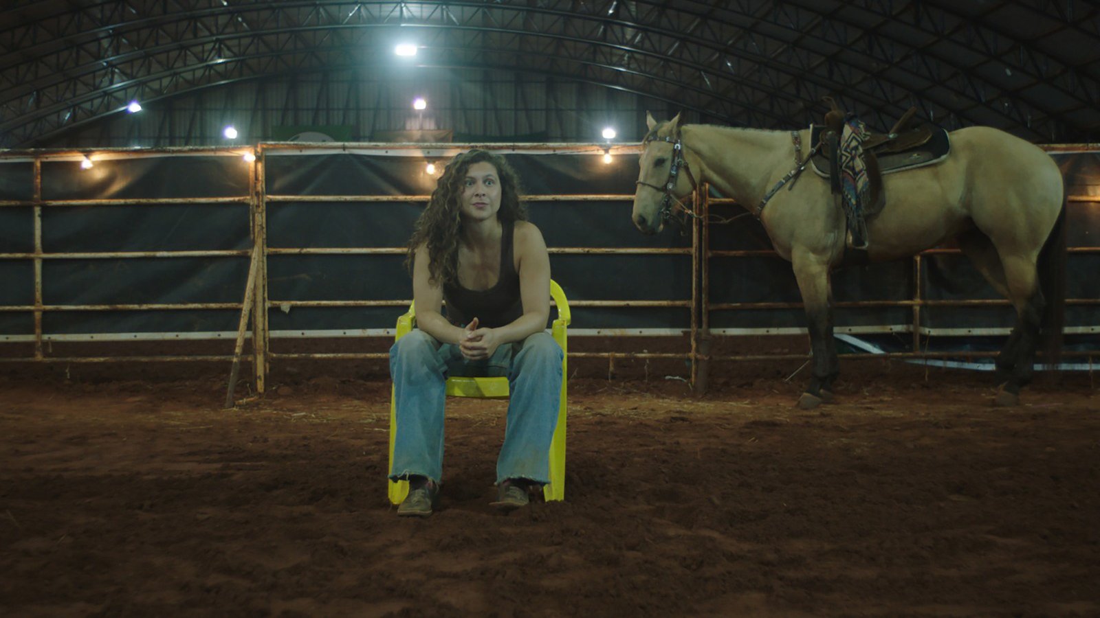 Carolina Belarmino em cena de DOMA--