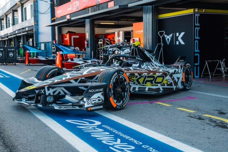 CUPRA KIRO apresenta pintura especial para o ePrix de Madri e celebra retorno da Fórmula E à Espanha 2 ab9886a0-79fe-3df6-befb-18a8988f989f