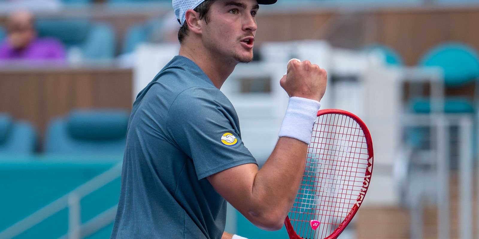 João Fonseca vence estreia em Miami e terá Alcaraz na