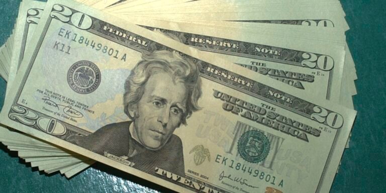 Apesar de guerra, dólar cai 1,27%, e bolsa sobe 3% na semana 3 mca_abr_10071918653.jpg