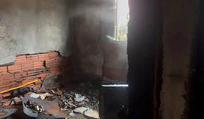 fogo em casa na vila grego
