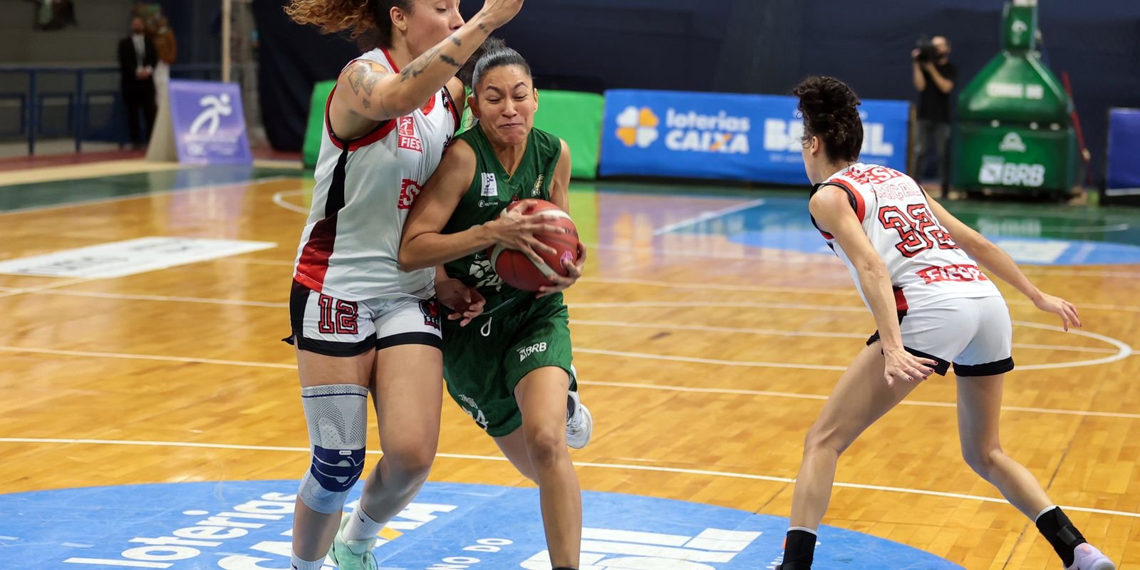 Sesi Araraquara vence o Cerrado e encosta na liderança da