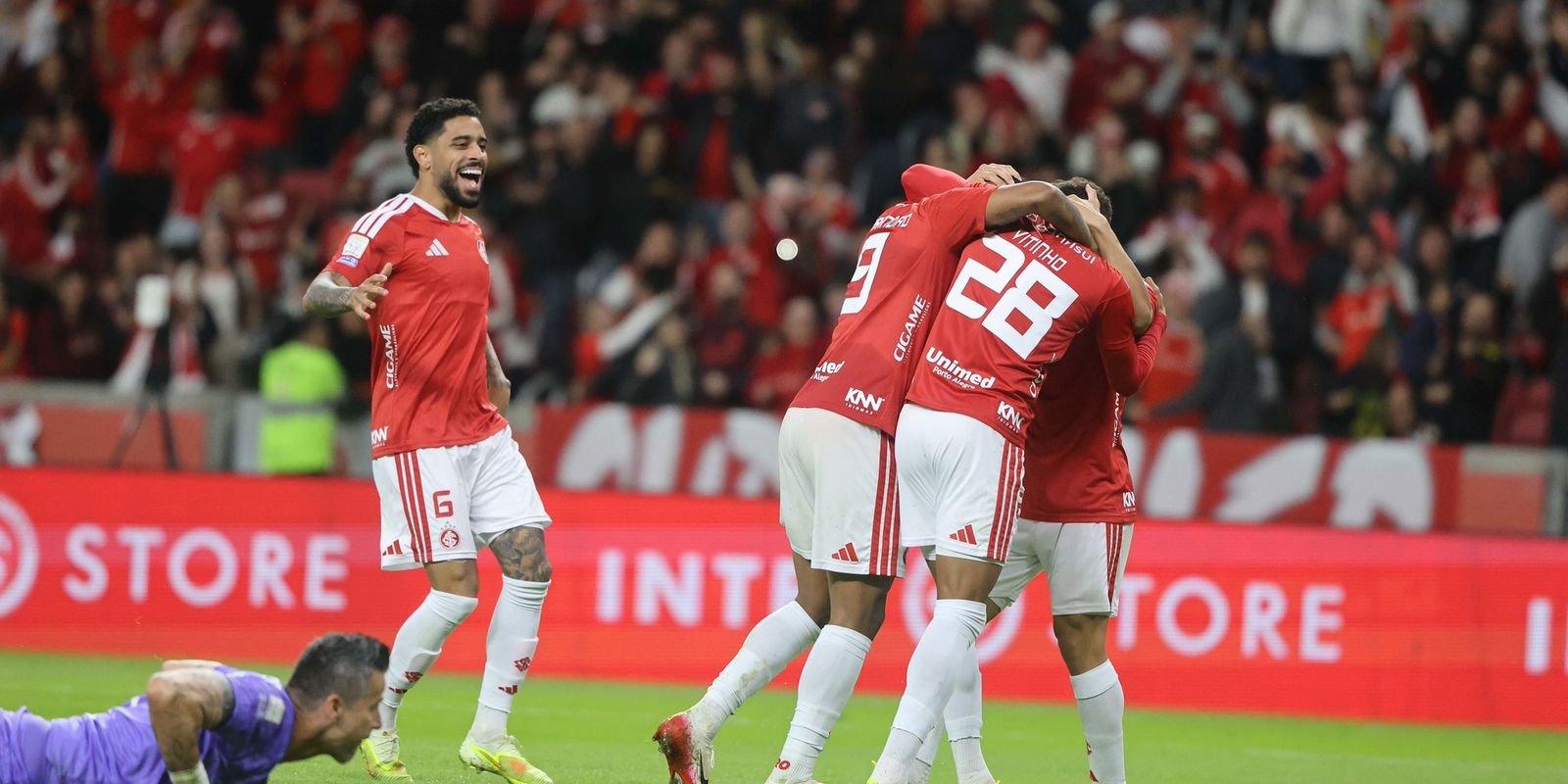 Inter faz 2 a 0 no Fluminense e se distancia