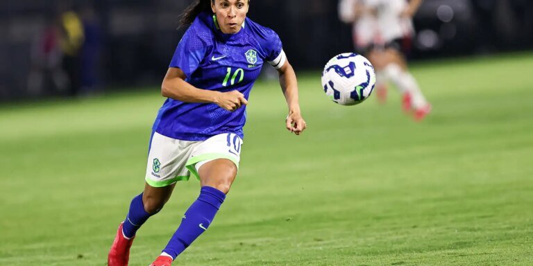 Marta volta à seleção feminina para 2 amistosos contra EUA