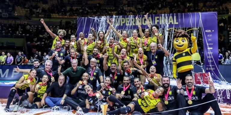 Praia Clube bate Minas e fatura título da Superliga Feminina