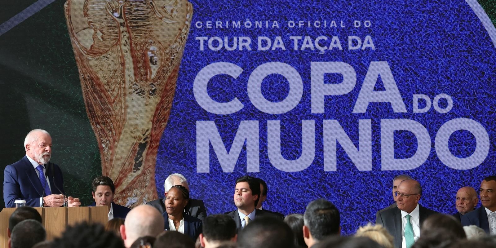 Lula sanciona lei da Copa do Mundo Feminina e reconhece