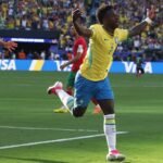 Raphinha, Vini Jr. e Douglas Santos se destacam nos números